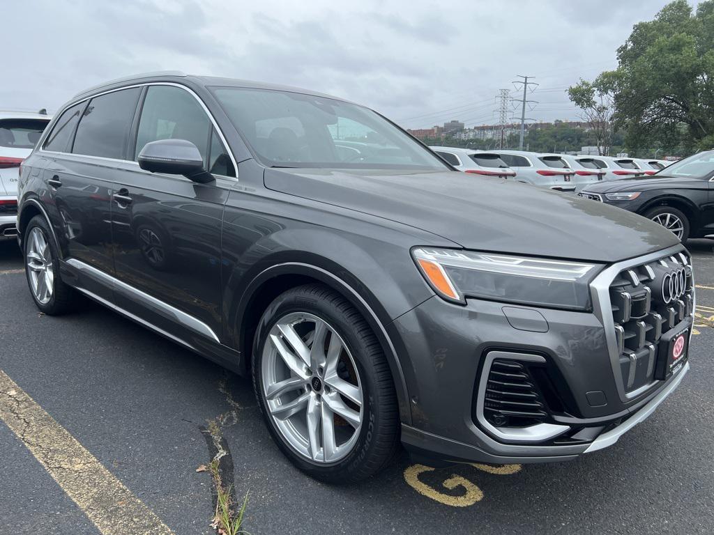 new 2025 Audi Q7 car, priced at $76,335