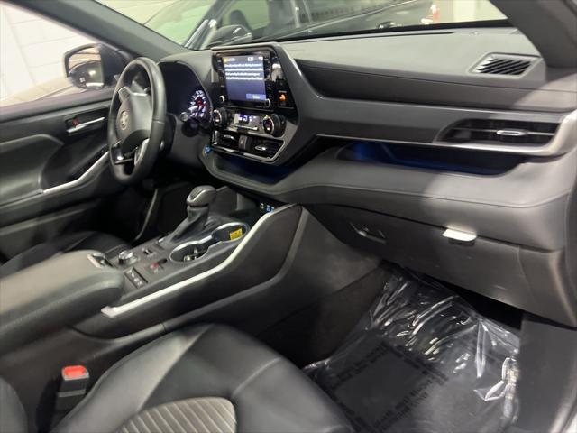 used 2022 Toyota Highlander car, priced at $40,988