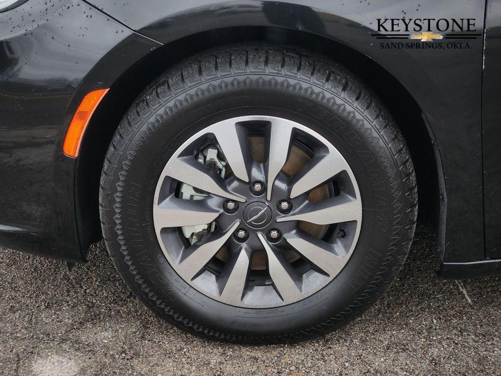 used 2022 Chrysler Pacifica Hybrid car, priced at $23,750