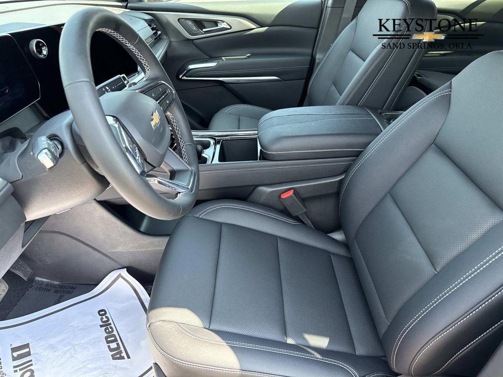 new 2026 Chevrolet Traverse car, priced at $43,190