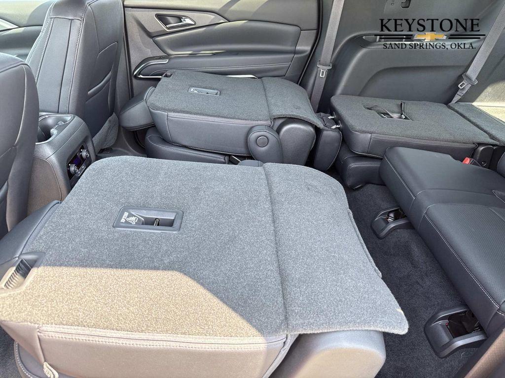 new 2026 Chevrolet Traverse car, priced at $43,190