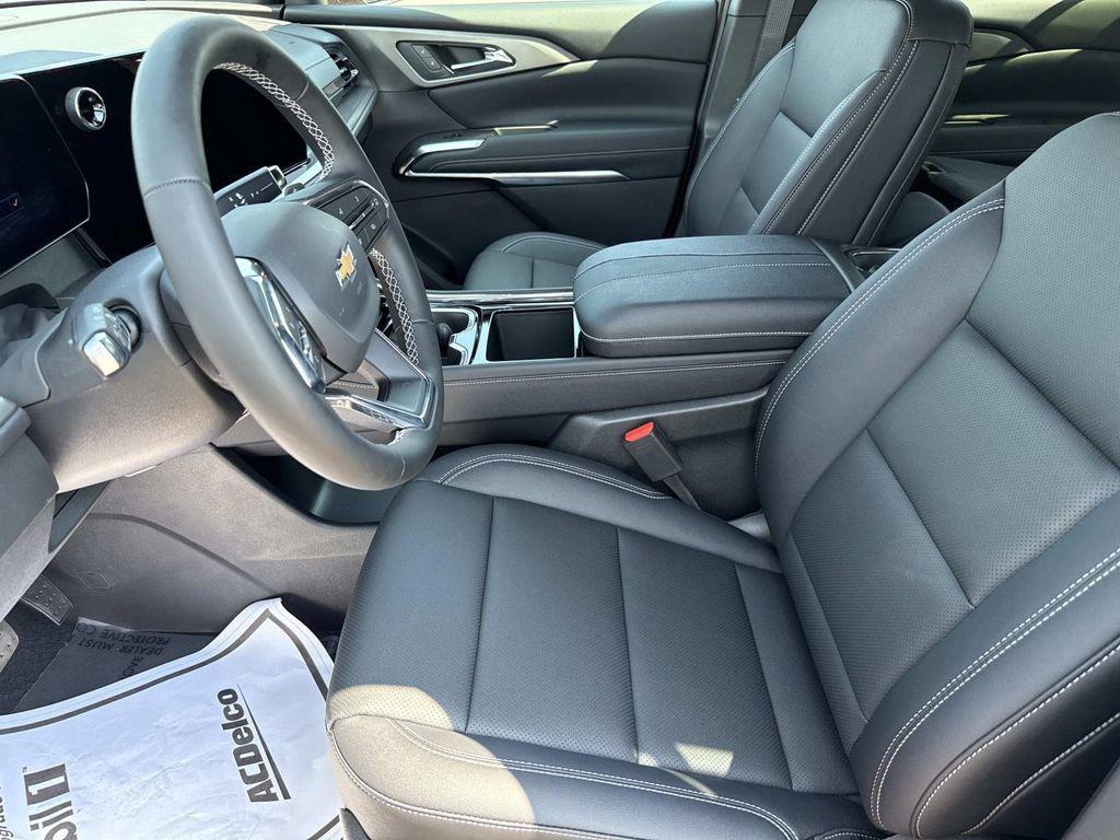 new 2026 Chevrolet Traverse car, priced at $43,190