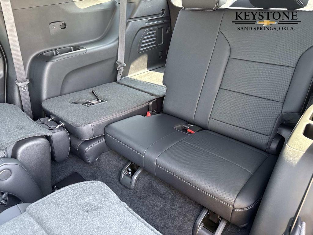 new 2026 Chevrolet Traverse car, priced at $43,190