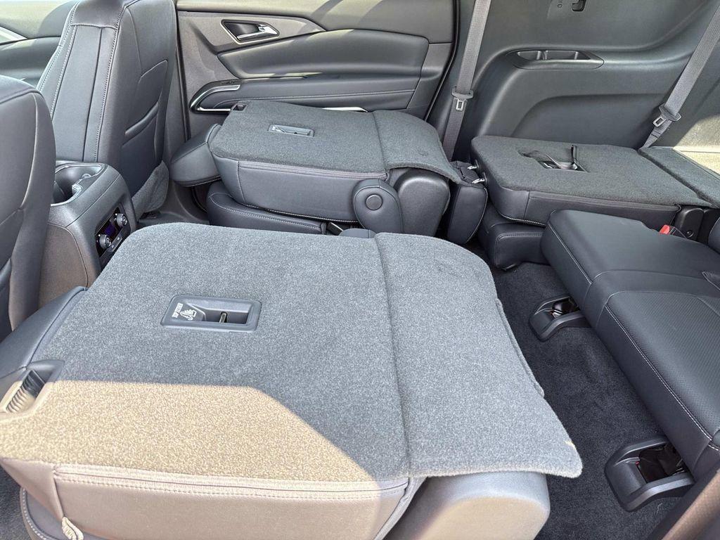 new 2026 Chevrolet Traverse car, priced at $43,190