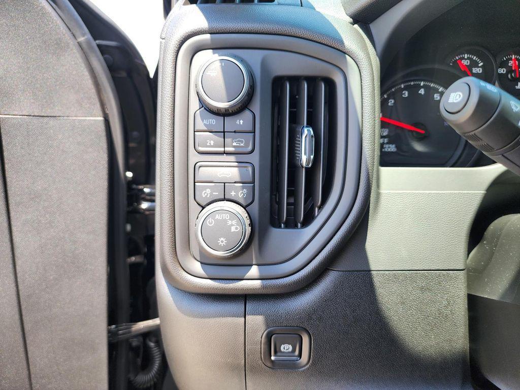 new 2025 Chevrolet Silverado 1500 car, priced at $48,960