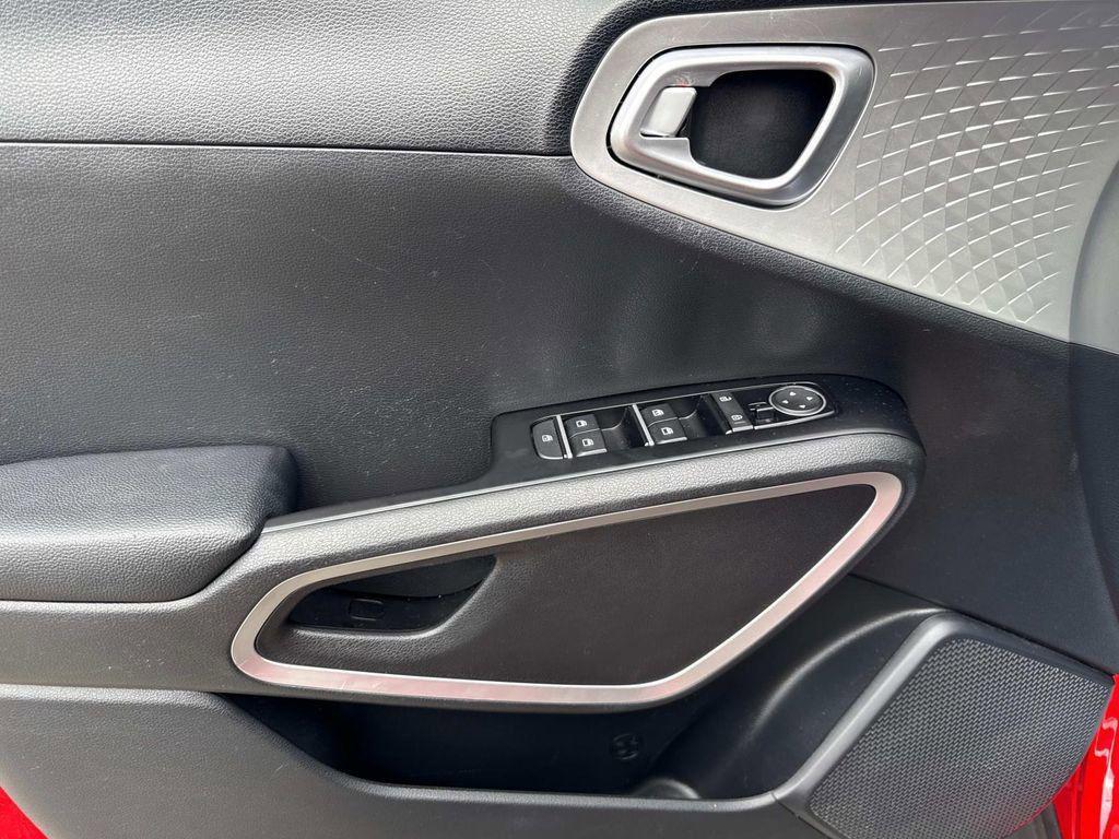 used 2024 Kia Soul car, priced at $17,996