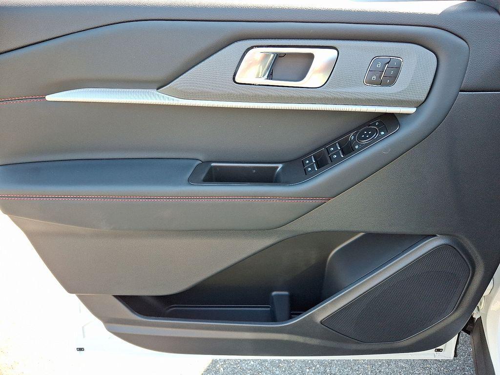 new 2025 Ford Explorer car, priced at $48,500