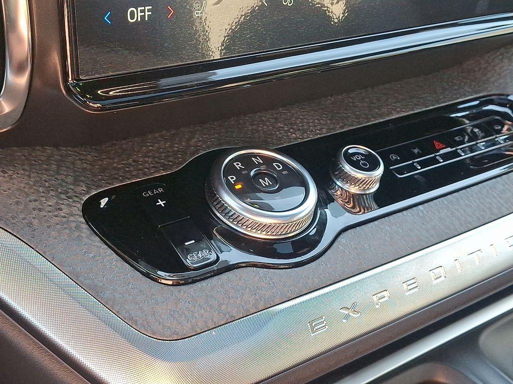 new 2025 Ford Expedition car, priced at $84,590