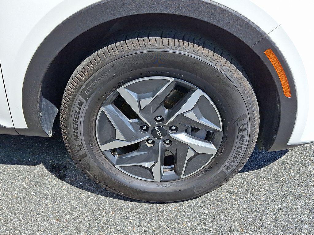 used 2022 Kia Sorento Hybrid car, priced at $25,500