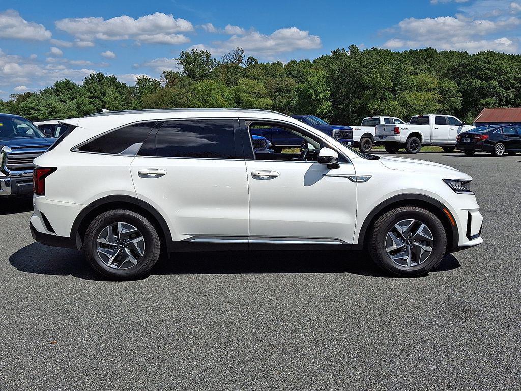 used 2022 Kia Sorento Hybrid car, priced at $25,500