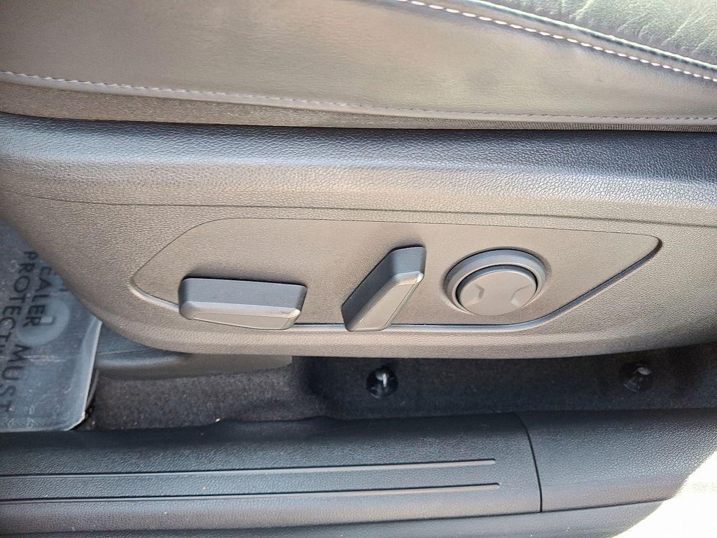 used 2022 Kia Sorento Hybrid car, priced at $25,500