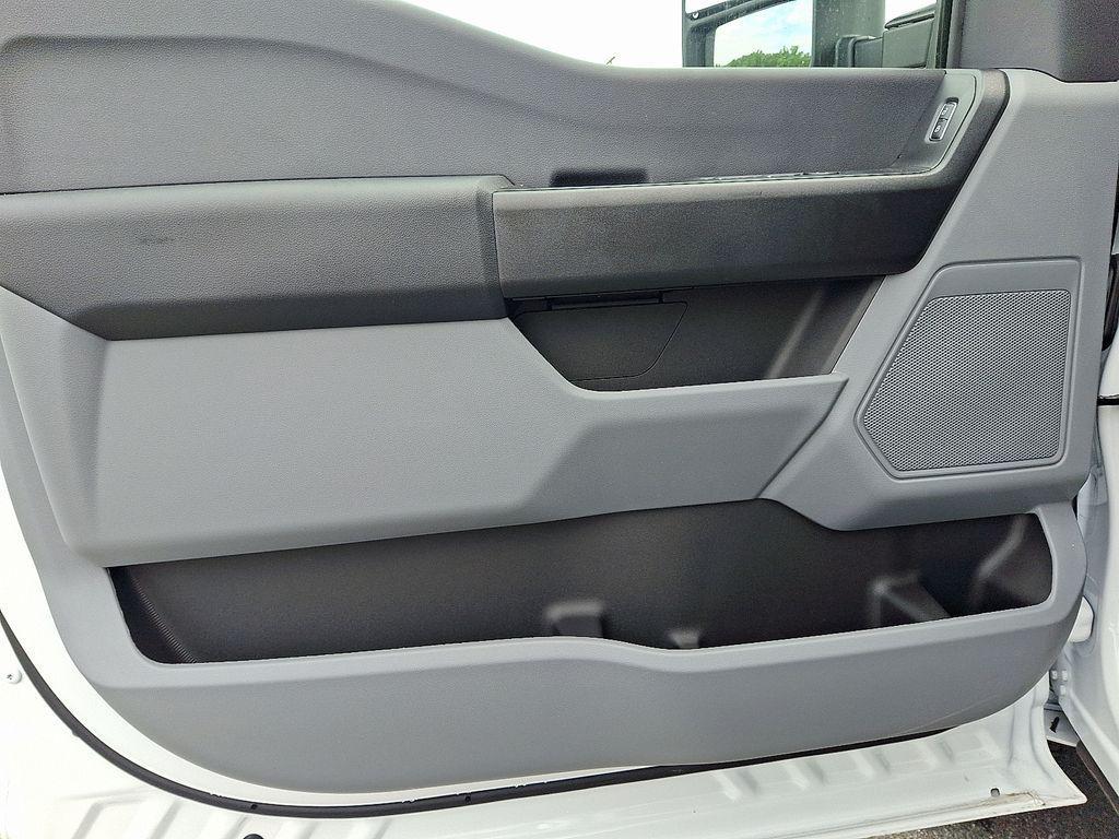 new 2025 Ford F-250 car, priced at $62,500