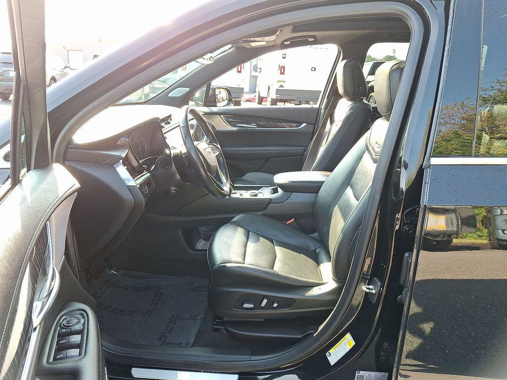 used 2020 Cadillac XT6 car, priced at $28,000