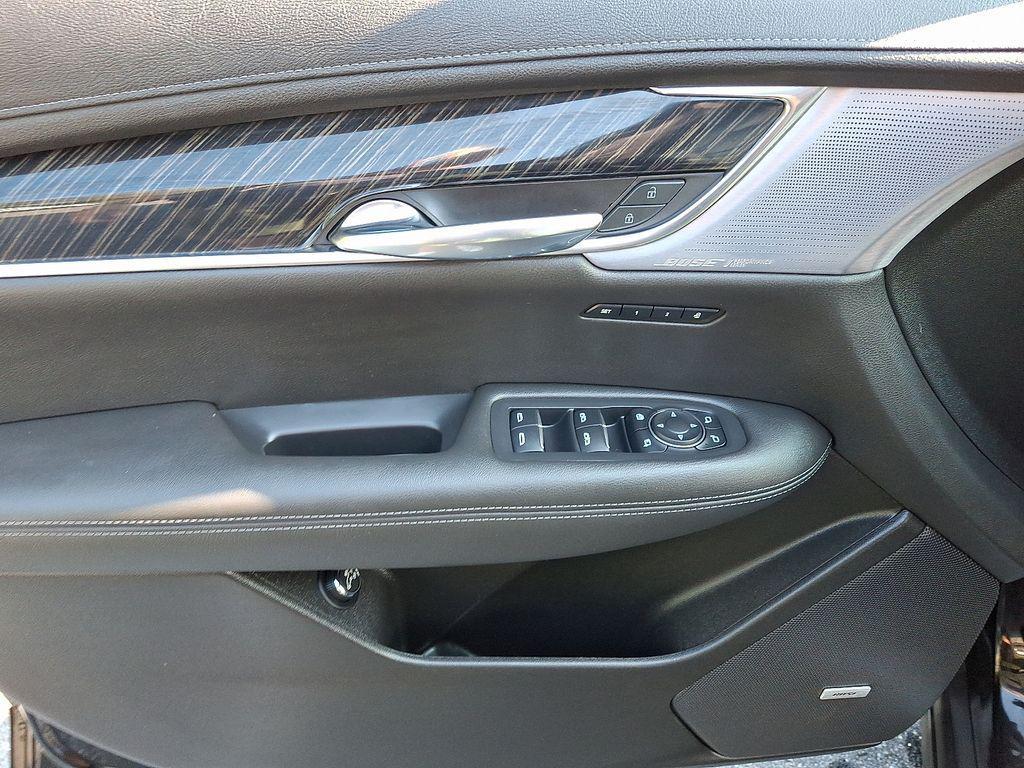used 2020 Cadillac XT6 car, priced at $28,000