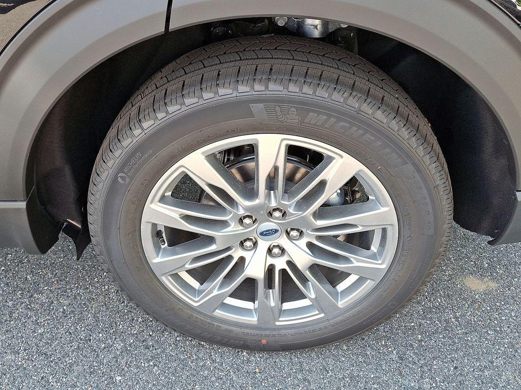 new 2025 Ford Explorer car, priced at $45,300