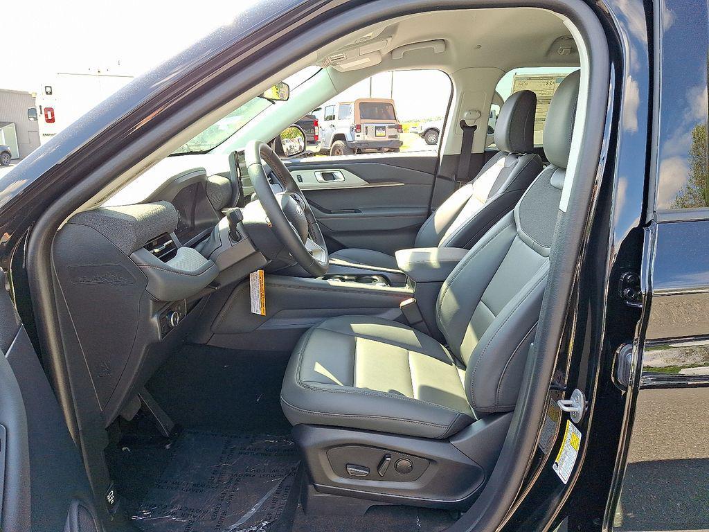 new 2025 Ford Explorer car, priced at $45,300