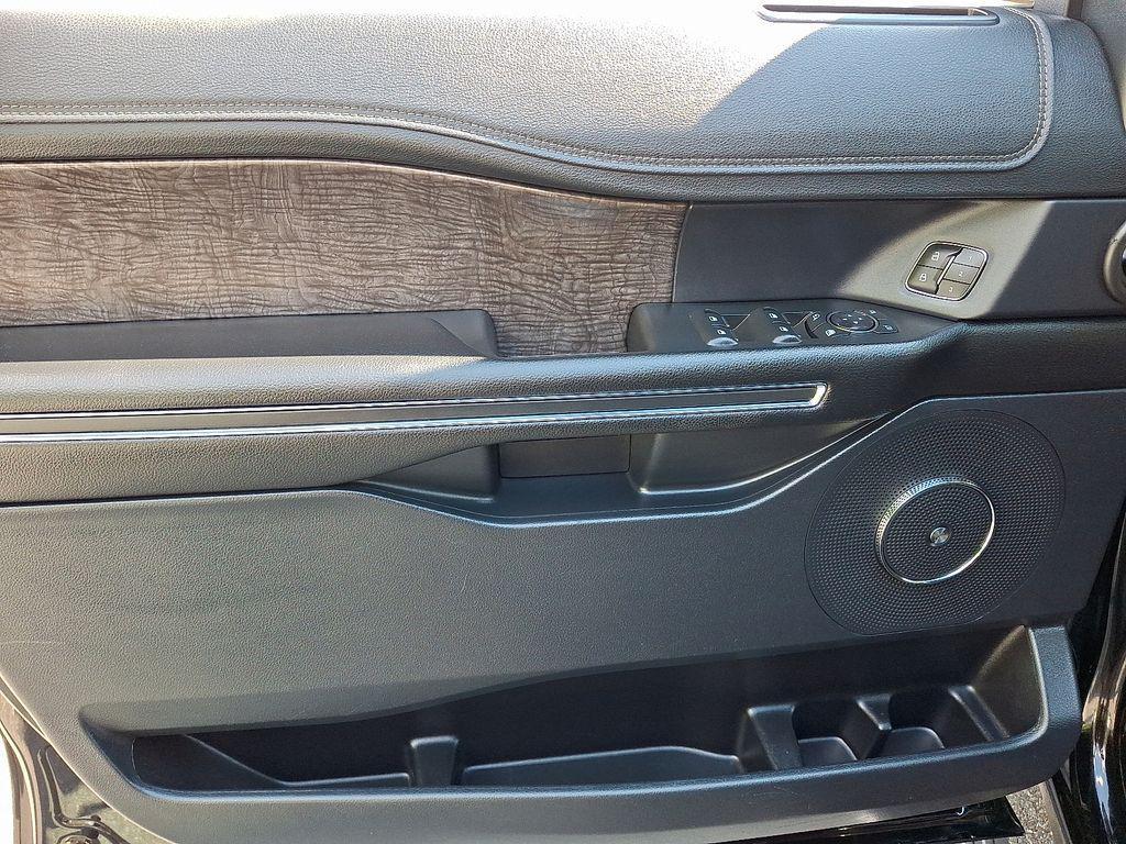 used 2021 Ford Expedition car, priced at $29,000