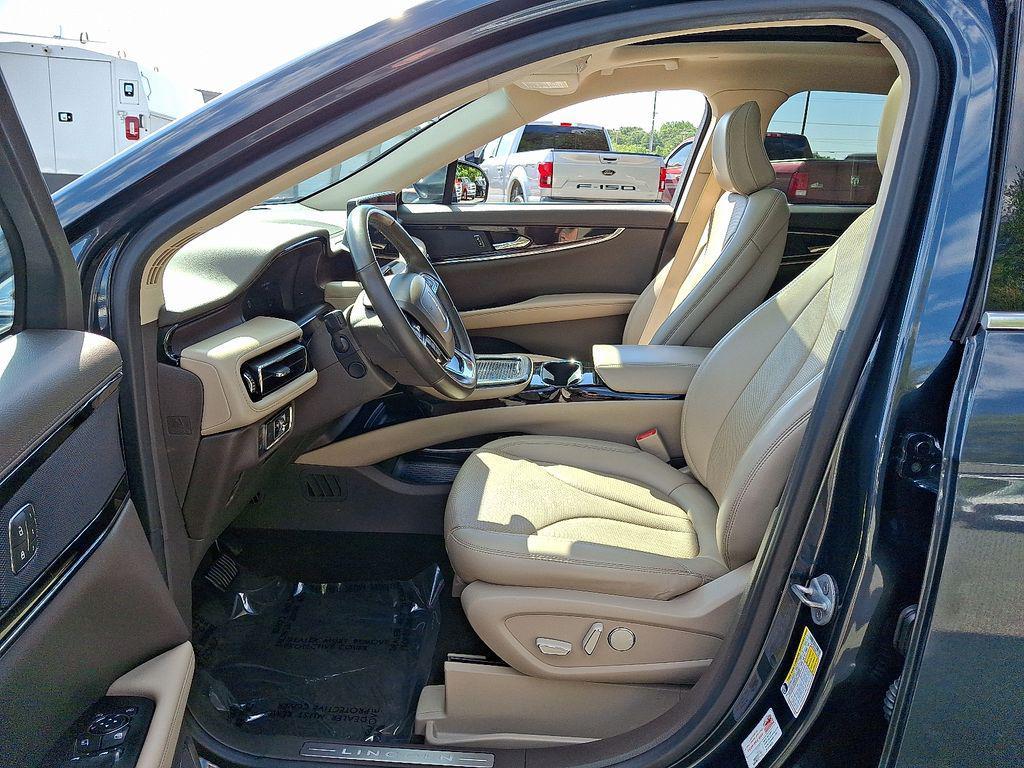 used 2022 Lincoln Nautilus car, priced at $28,000