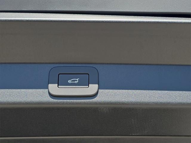new 2025 Land Rover Range Rover Sport car, priced at $105,550