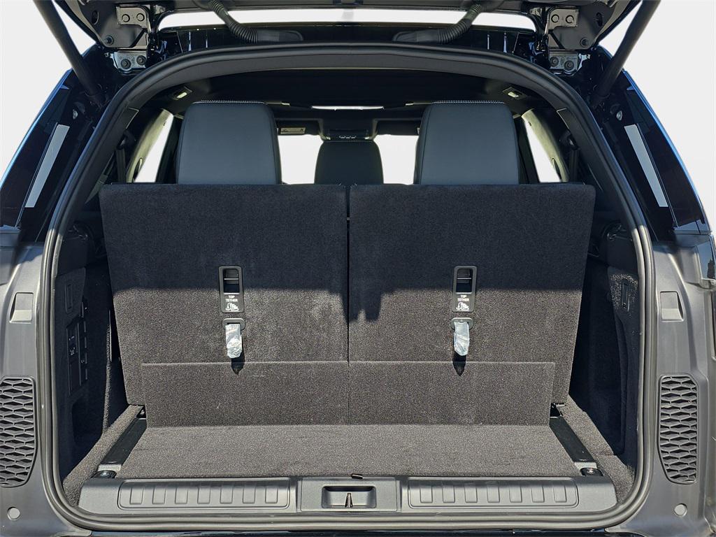 new 2026 Land Rover Discovery car, priced at $76,726