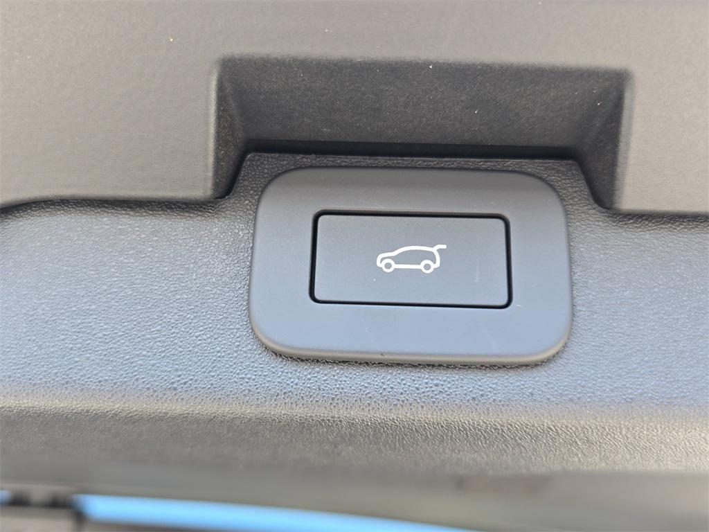 new 2026 Land Rover Discovery car, priced at $76,726