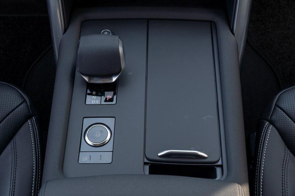 new 2025 Land Rover Discovery car, priced at $67,553