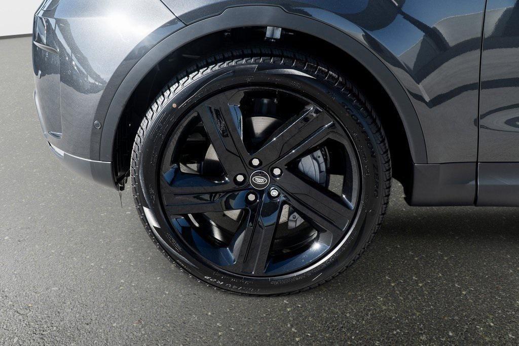 new 2025 Land Rover Discovery car, priced at $67,553