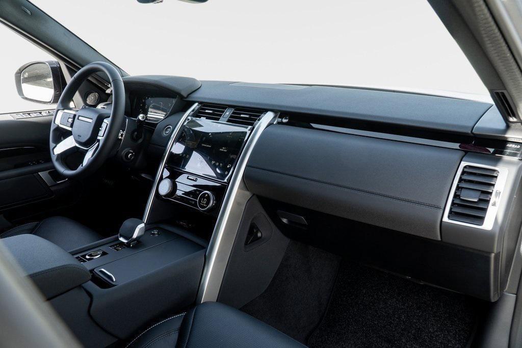 new 2025 Land Rover Discovery car, priced at $67,553