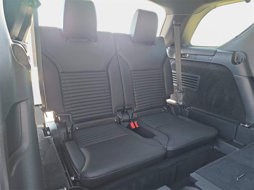 used 2025 Land Rover Discovery car, priced at $74,690