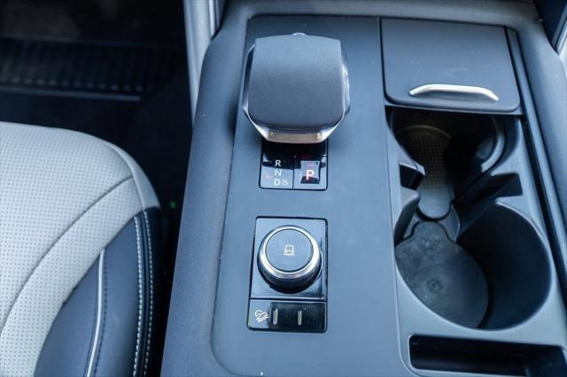 used 2024 Land Rover Discovery car, priced at $52,990