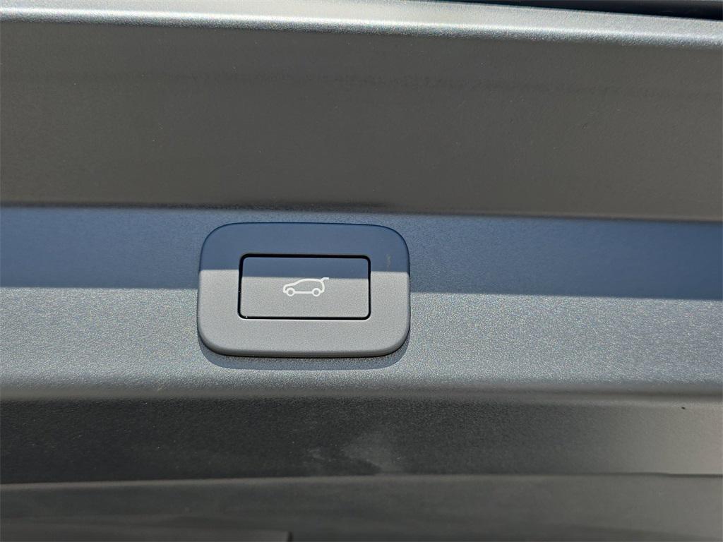 new 2025 Land Rover Range Rover Sport car, priced at $91,780