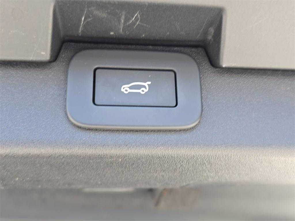 used 2025 Land Rover Discovery car, priced at $54,440