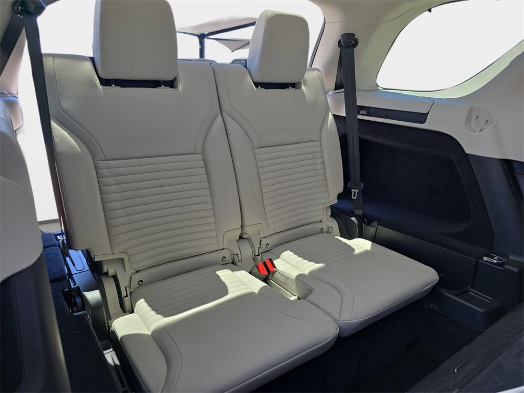 new 2025 Land Rover Discovery car, priced at $64,943