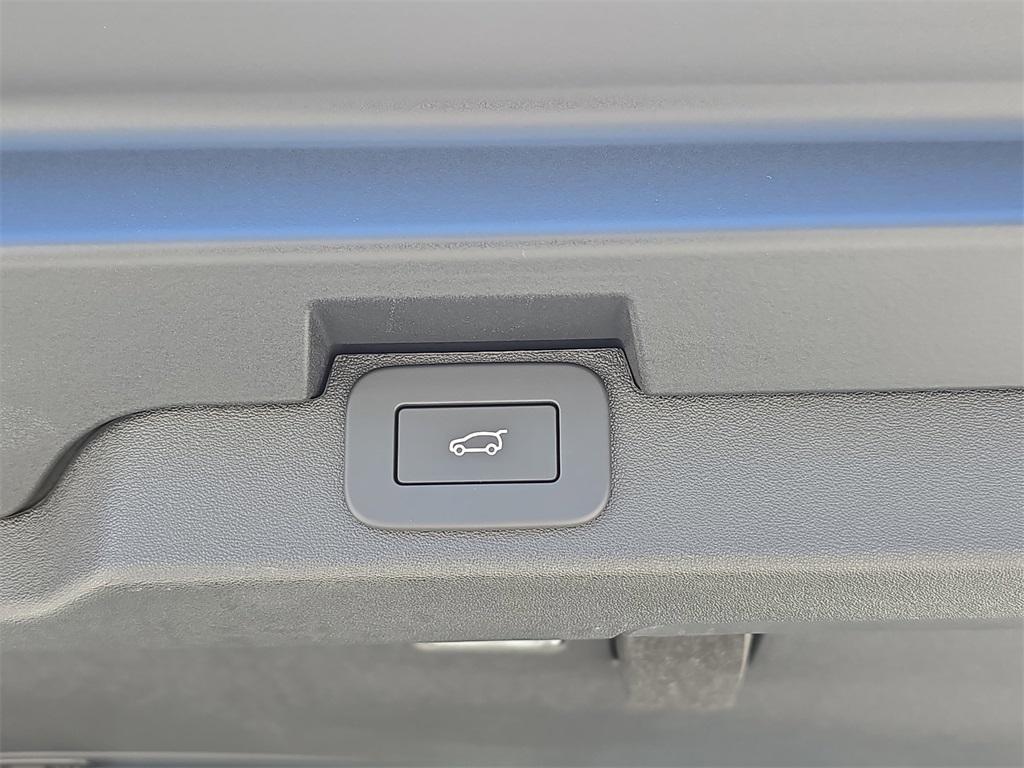 new 2025 Land Rover Discovery car, priced at $64,943