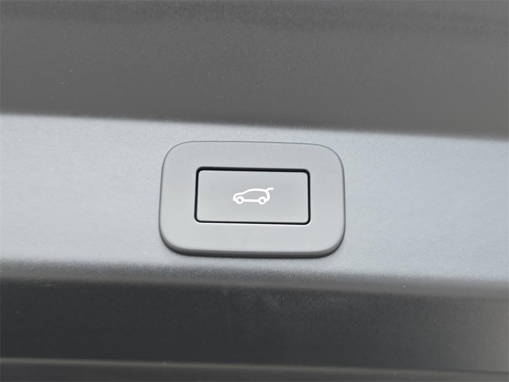 new 2025 Land Rover Range Rover Sport car, priced at $93,420