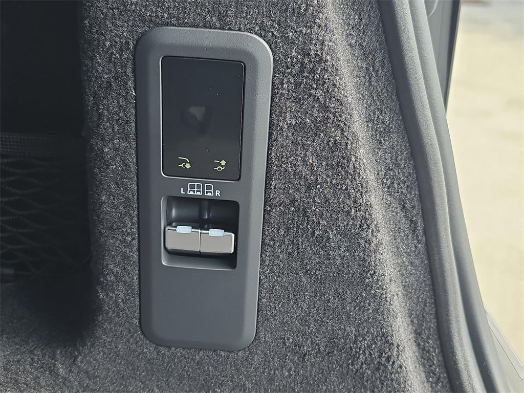 new 2025 Land Rover Range Rover Sport car, priced at $93,420