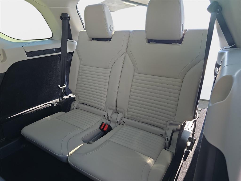 used 2024 Land Rover Discovery car, priced at $40,491