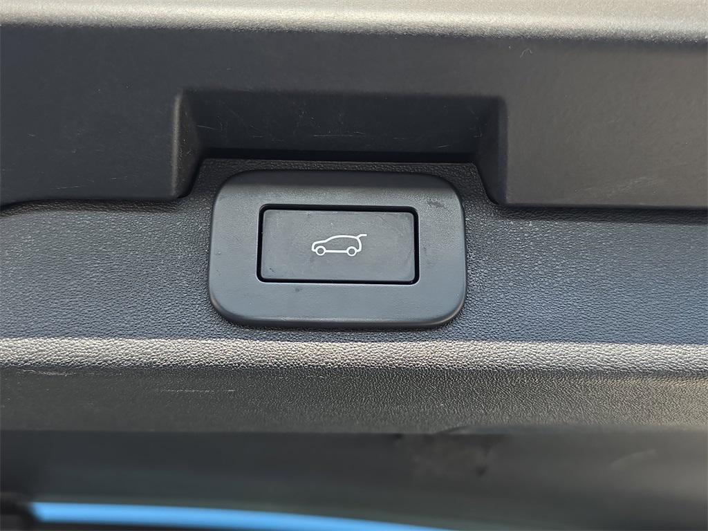 used 2024 Land Rover Discovery car, priced at $40,491