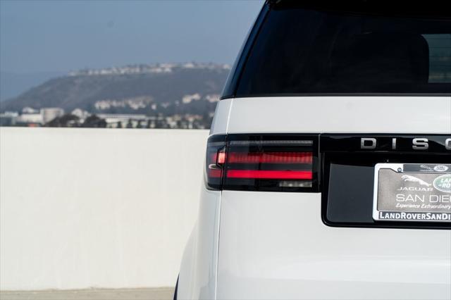 new 2025 Land Rover Discovery car, priced at $78,485