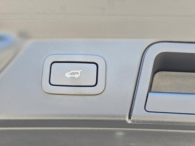 used 2022 Land Rover Range Rover Velar car, priced at $37,291