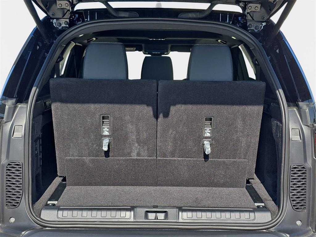 new 2025 Land Rover Discovery car, priced at $70,193