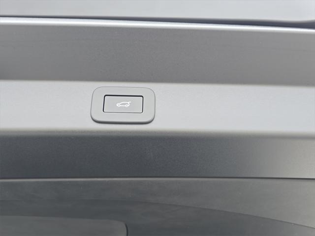 new 2025 Land Rover Range Rover Sport car, priced at $104,050