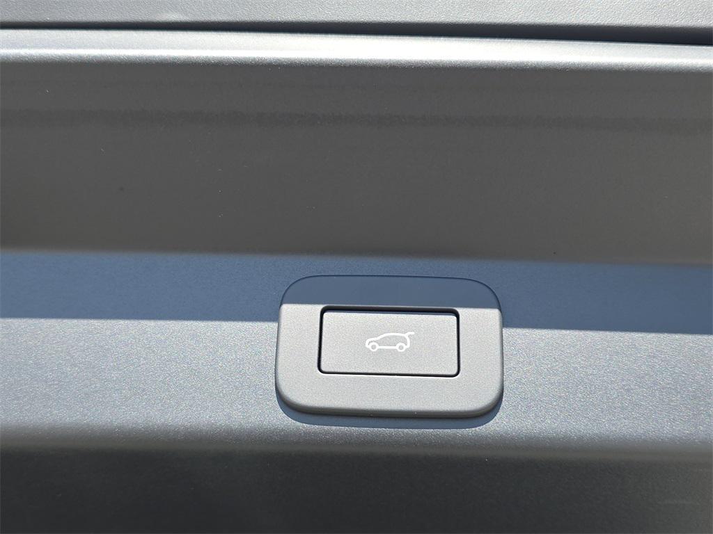 new 2025 Land Rover Range Rover Sport car, priced at $93,420