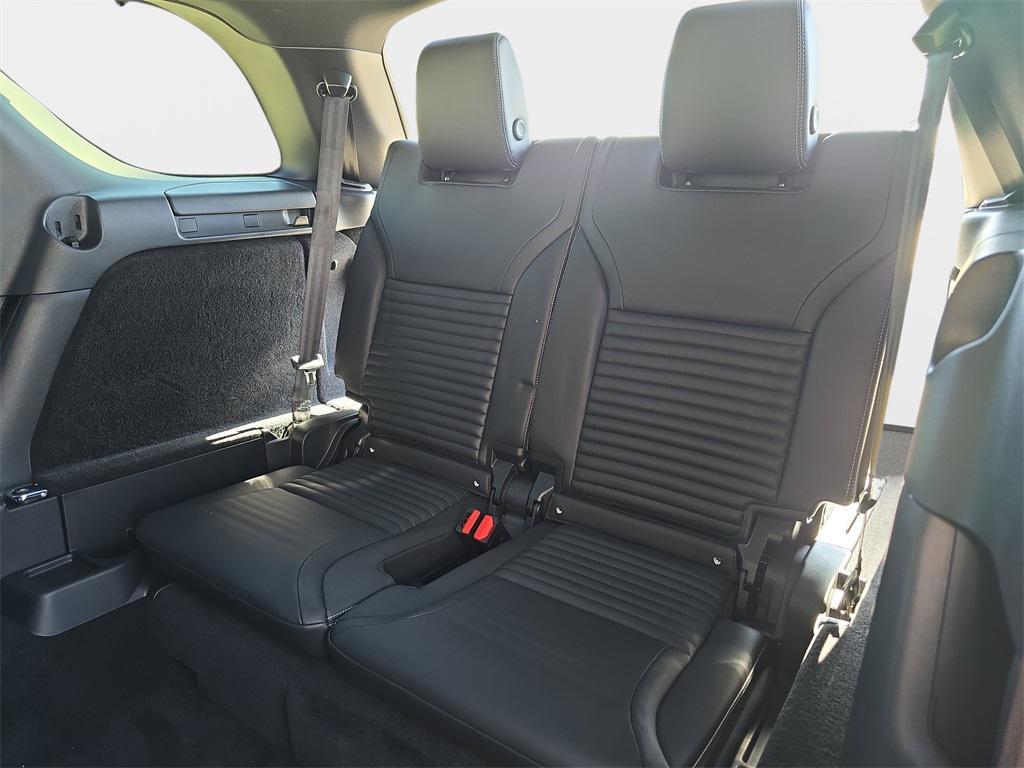 used 2025 Land Rover Discovery car, priced at $61,540
