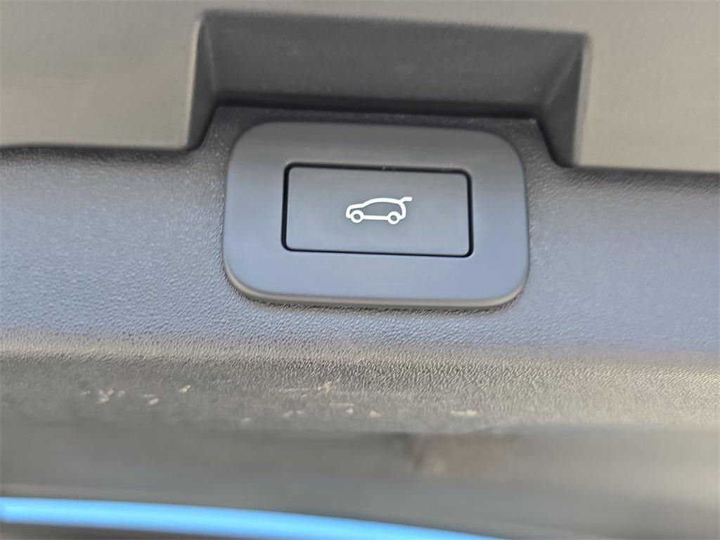 used 2025 Land Rover Discovery car, priced at $61,540