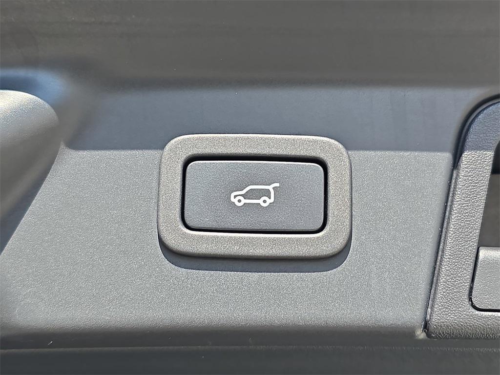 used 2020 Land Rover Range Rover Velar car, priced at $27,279