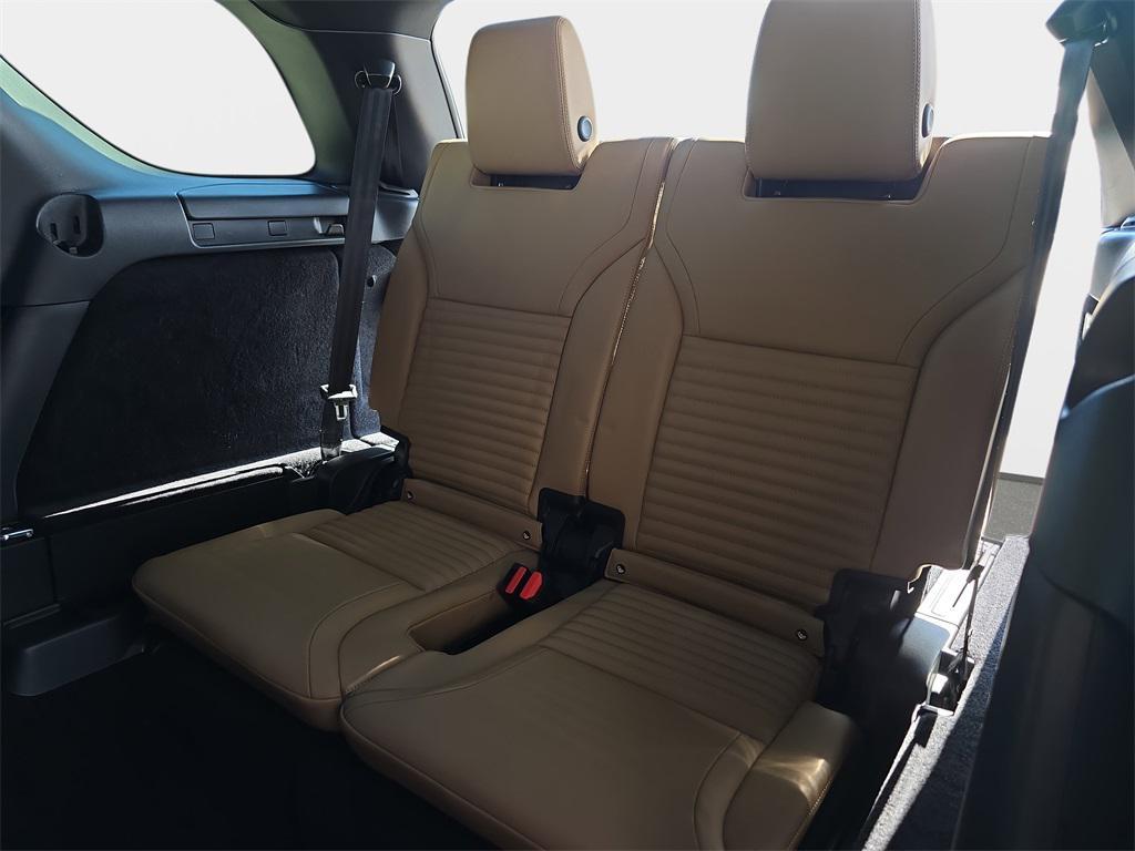used 2025 Land Rover Discovery car, priced at $59,490