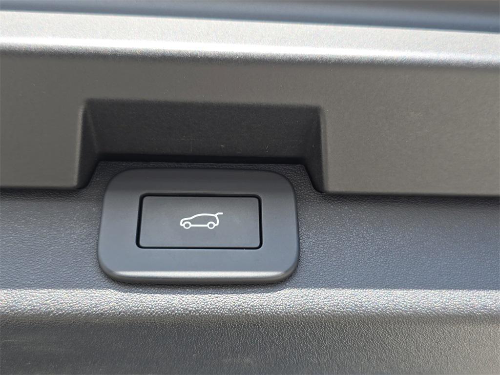 used 2025 Land Rover Discovery car, priced at $59,490