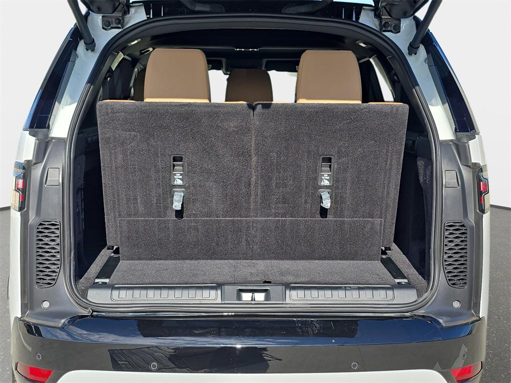 used 2025 Land Rover Discovery car, priced at $59,490
