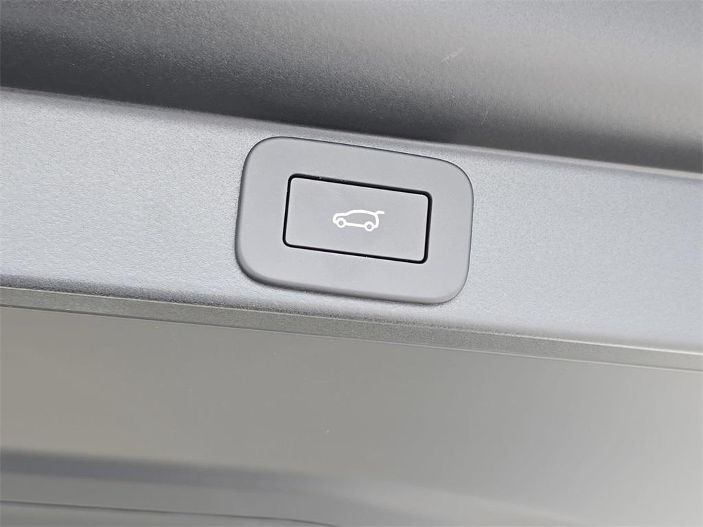 new 2025 Land Rover Range Rover car, priced at $133,205
